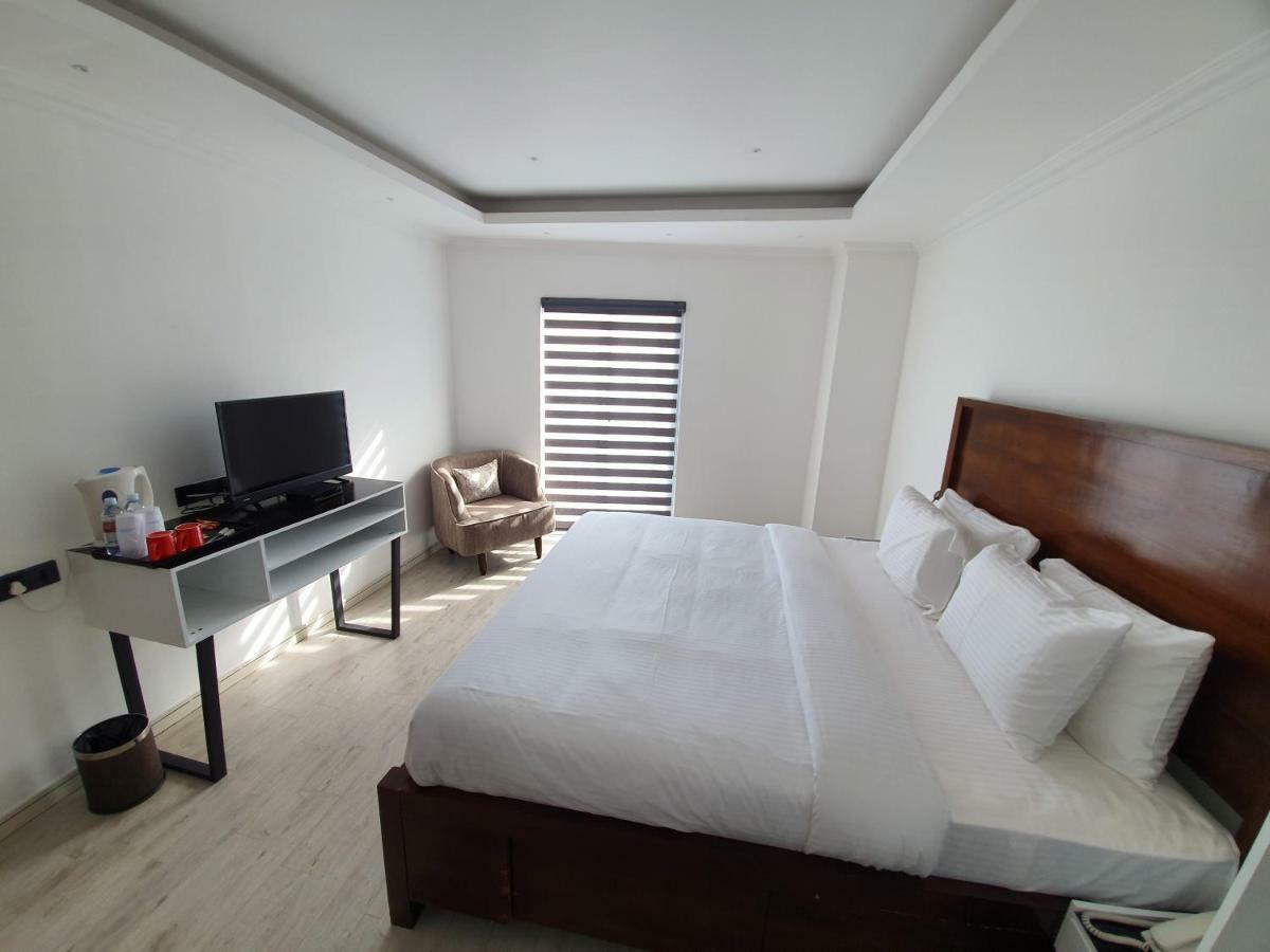 Hotel Bed Station 210 Kandy
